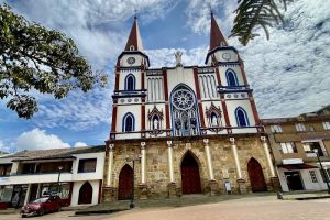 Basílica Menor Nuestra Señora Del Rosario – Moniquira | Iglesia Colombia