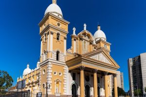 Basílica Santuario De Nuestra Señora De Chiquinquira y San Juan De Dios. | Iglesia Colombia